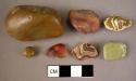 211 miscellaneous pebbles, stone chips & few implements