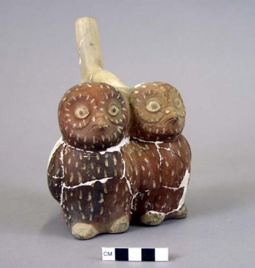 Stirrup pot in the form of a pair of owls