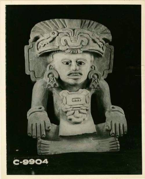 Effigy urn of male personage with the glyph "C" in headdress