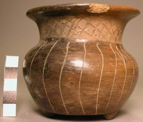 Pottery tripod pot, stick-polished, coffee-colored clay