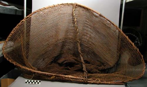 Woman's fishing net of string with reed frame