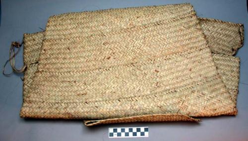 Grain bag showing last step in weaving process (cf. 50/3172-3183)