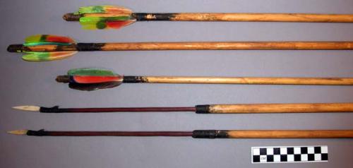 Wooden bow with 5 arrows