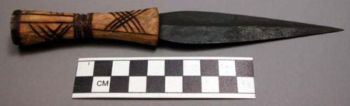 Knife - small leaf-shaped iron blade