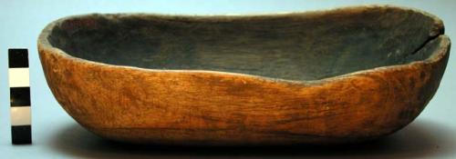 Cradle-shaped wooden bowl (8.5") ("imbehe")