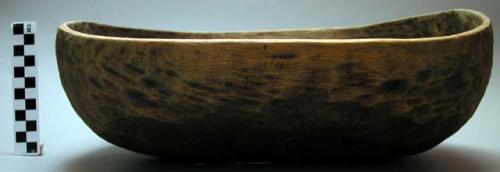 Cradle-shaped wooden bowl (13.5") ("imbehe")