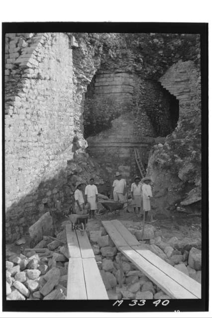 Northwest side of Platforms 1 and 2 at Monjas.