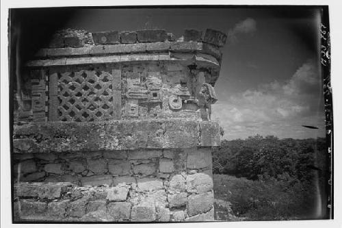 Mask 10 of southeast corner of Platform 5 at Monjas.