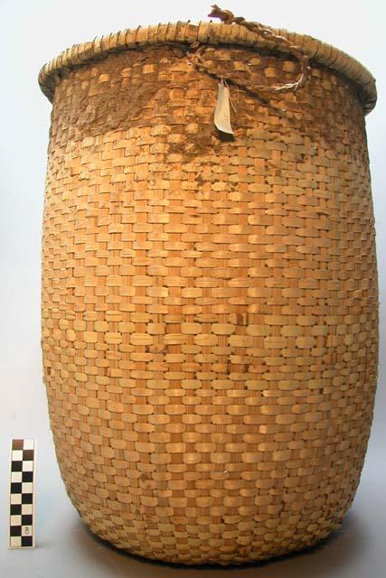 Large basket for grain - wicker weave, dung-lined ("kisobane")