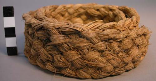 Cheese mold (see also 30/3932) - grass band, multiple strands, braided