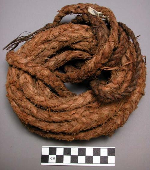 Rope of tsonzu bark for lowering the hives