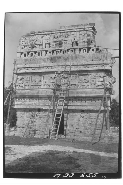 Monjas - La Iglesia with surrounding scaffolding