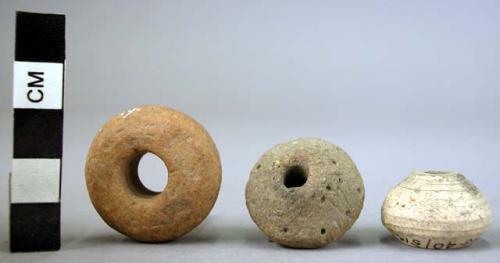 5 clay beads