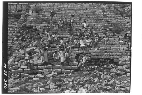 Monjas - Group of workmen - main stairway