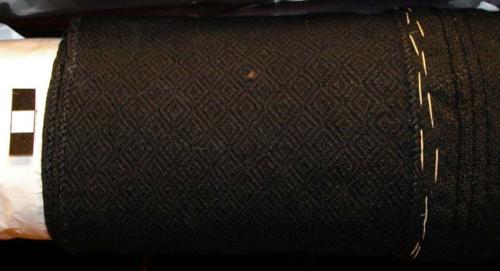 Black wool manta with diamond twill borders