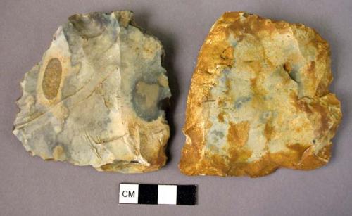 2 medium-sized broad rectangular flint flakes