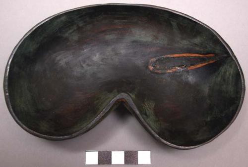 Kidney-shaped wooden basin with stamped decoration on outer rim