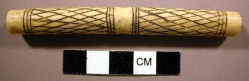 Snuff tube-incised cross-hatching