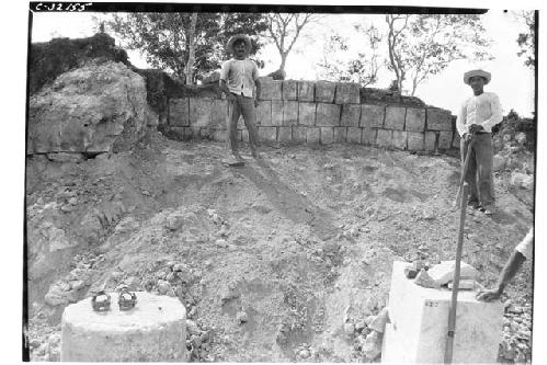 Mercado - area between columns E3 to E4 in which was found sculptured altar. Jan