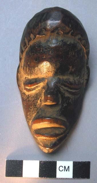 Small wooden mask,"Mã."