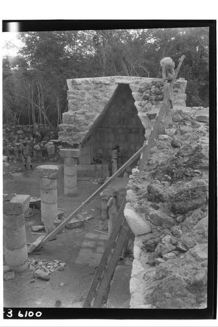 stucture 3 E 3 interior view of N. end of colonnade, vault repaired