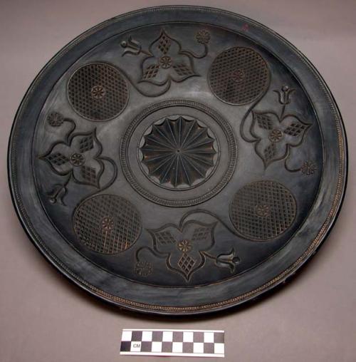 Circular dish, black slate