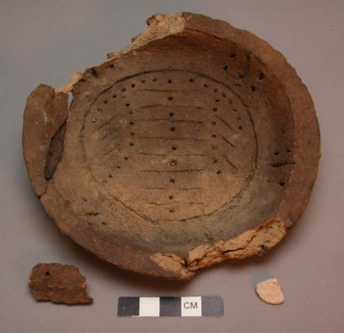 Circular dish, grey mud