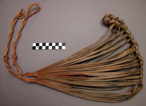 Temporary hammock of buriti fronds