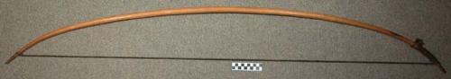 Bow of polished wood - gummed fibre bowstring ("muhetu")