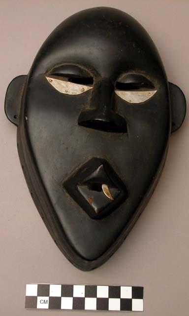 Wooden face mask