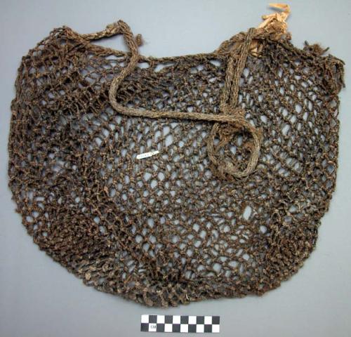 Netted carrying bag made of bromelia fibre