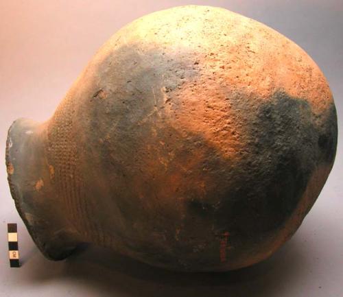 Large jar-shaped pottery vessel - incised decoration around neck ("iminoga")