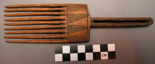 Wooden hair comb - incised decoration, 9 tines ("orusokus")