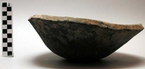 Earth dish with faint stipped pattern inside ("grushio")