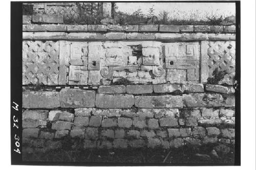 Second mask from northeast end at Platform 4 at Monjas.