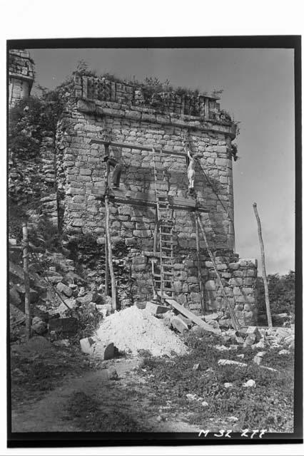 Northwest corner of Platform 4 at Monjas.