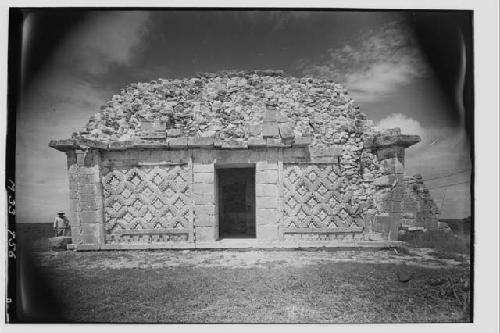 Monjas - E facade second storey