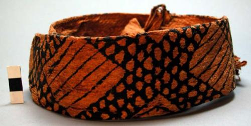 Women's bark cloth waistband with painted designs; Chikole