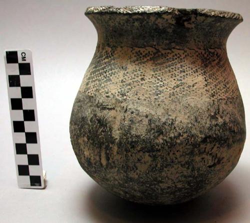 Clay jar with bottle neck - crude incised decoration ("njemeko")