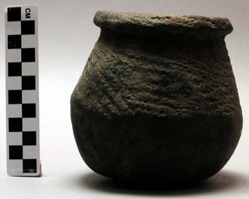 Clay jar with bottle neck - crude incised decoration ("njemeko")