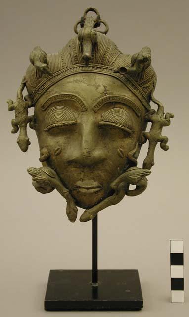 Casting of mask effigy