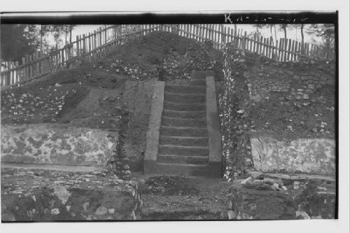 Mound I : 6 stairway fully cleared