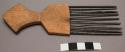 Comb - 9 iron tines, wooden handle (mapasuli)