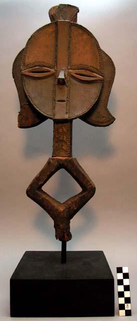Reliquary figure (ngula ngula) with repousse patterns on neck and rim; one flang