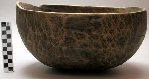 Cradle-shaped wooden bowl (11.25") ("imbehe")