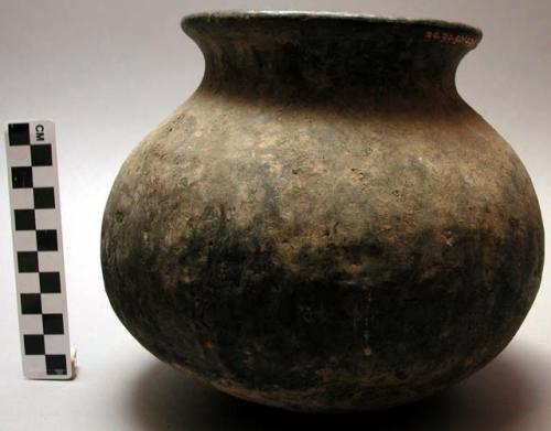 Clay pot with curved rim - undecorated ("njemeko")