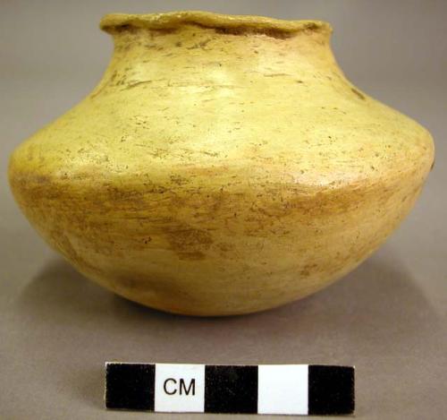 Jeddito plain pottery small jar