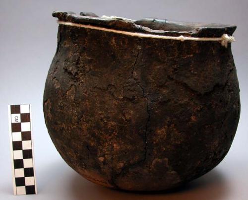 Pottery vessel. Mfrika