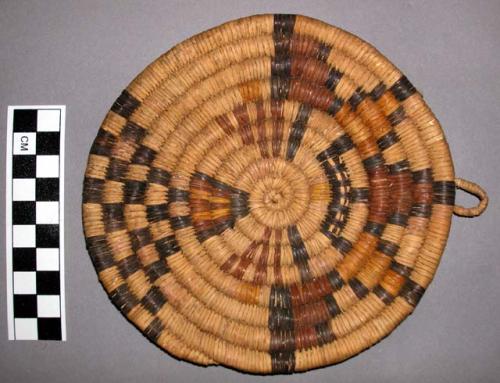 Bundle coiled basket plaque (po:ta). Abstract kachina design.