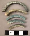 5 fragments of glass bracelets